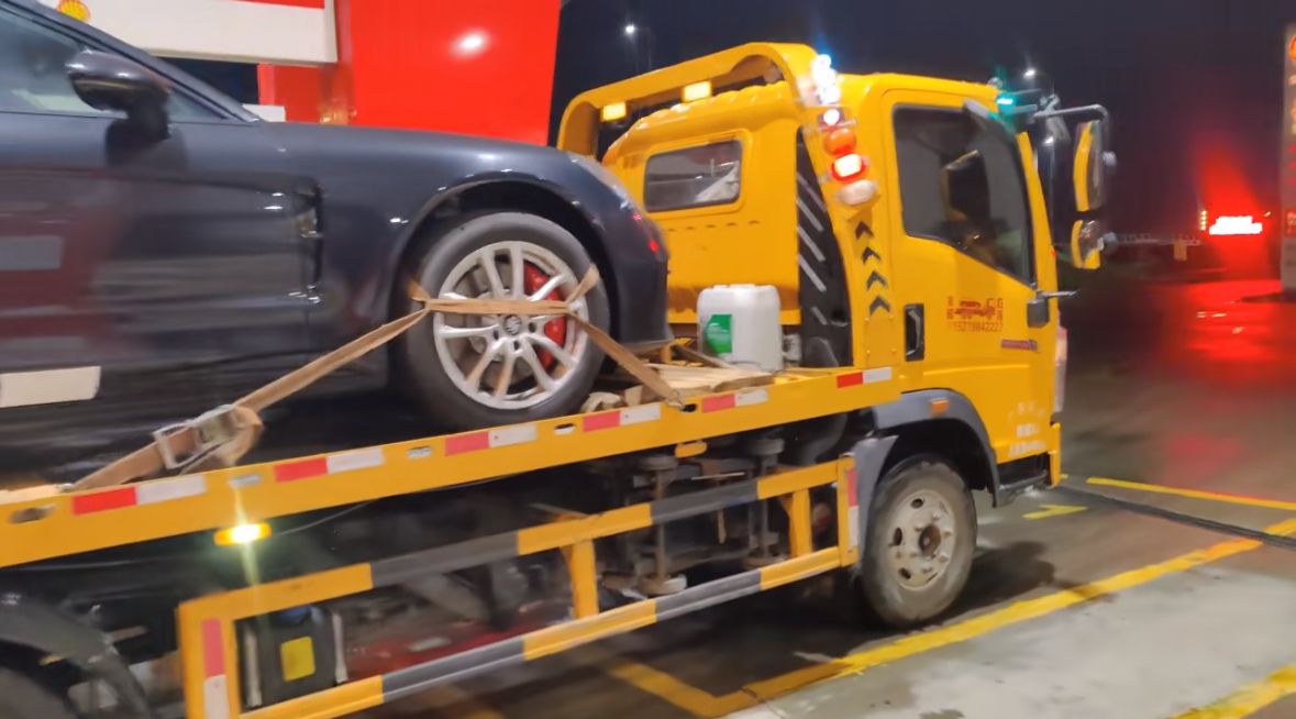 和平行车途中遇到突发状况该如何呼叫道路救援？